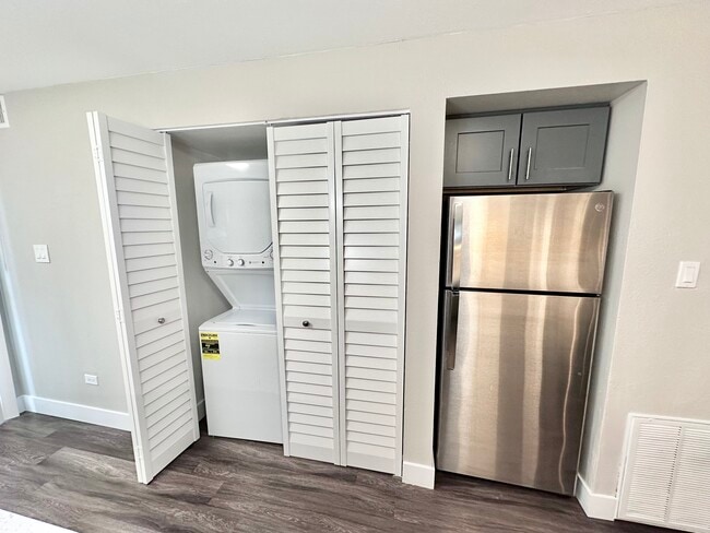 Full Size Stackable Washer & Dryer - Lamar Station