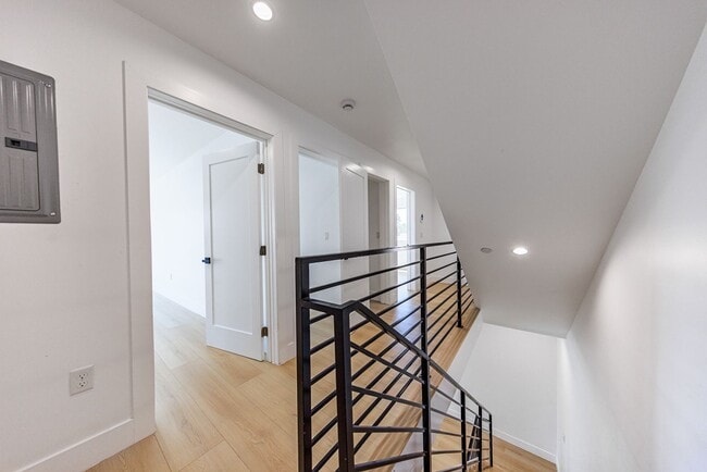 Building Photo - 1259 S Longwood Ave