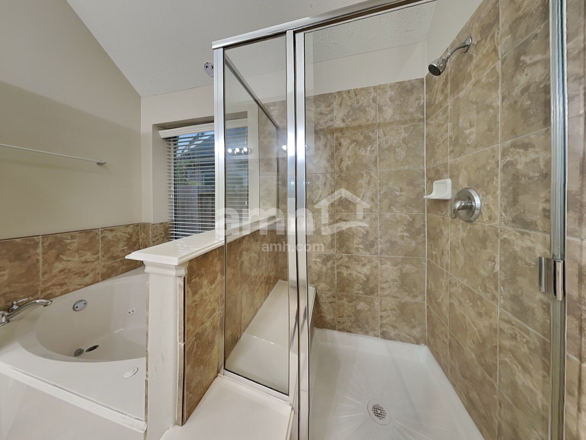 Building Photo - 2420 Avalon Trace Ln