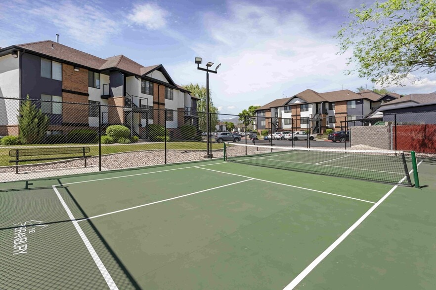Pickleball/Tennis Court - The Branbury
