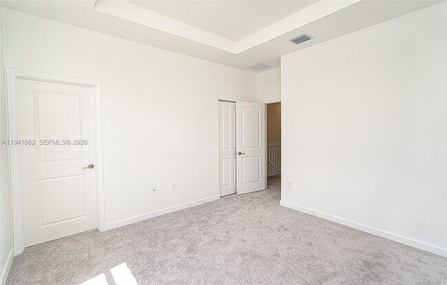 Building Photo - 2646 SE 27th Dr