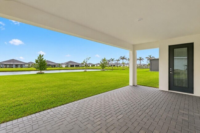 Building Photo - 12303 SW Roma Cir