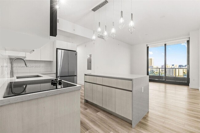 Primary Photo - 101 Diplomat Pkwy