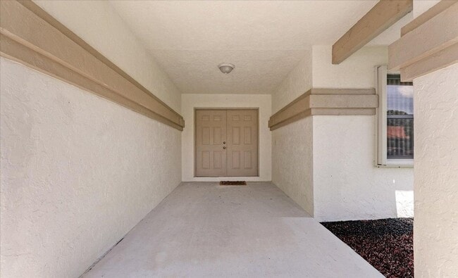 Building Photo - 5809 Sun Pointe Cir