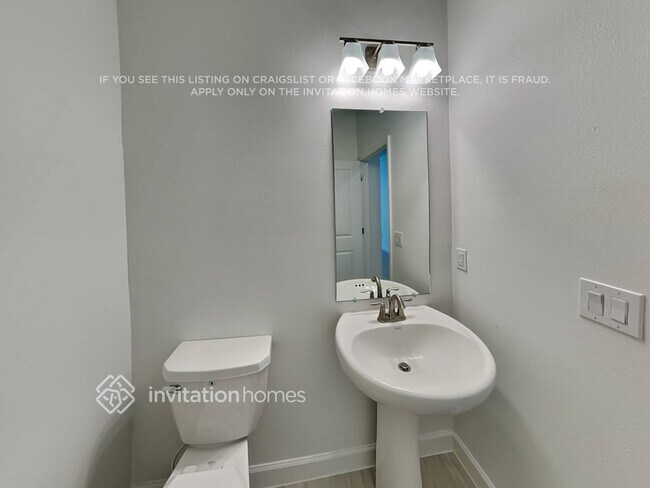 Building Photo - 14246 17 Ct E