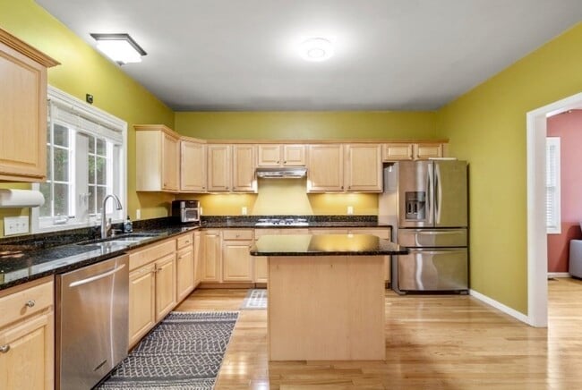 Building Photo - 5 Equestrian Ln