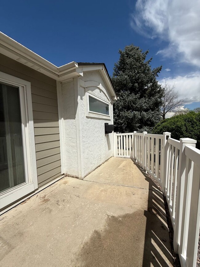 Building Photo - Charming 2 Bed, 2 Bath Home for Rent in We...