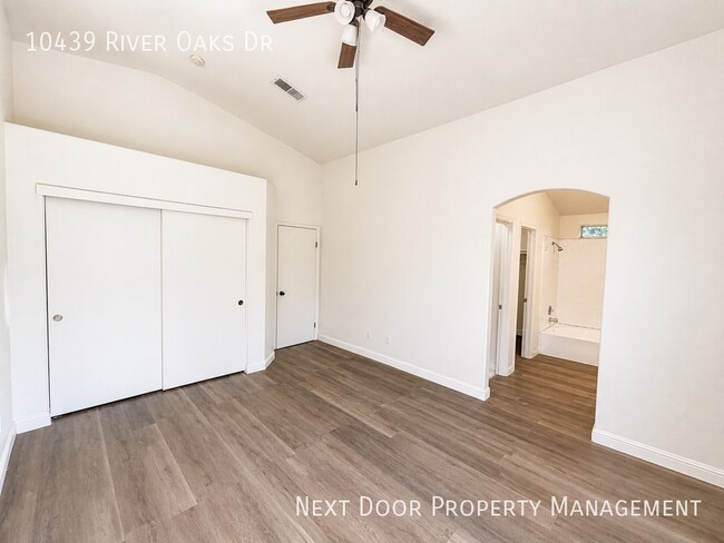 Building Photo - 10439 River Oaks Dr