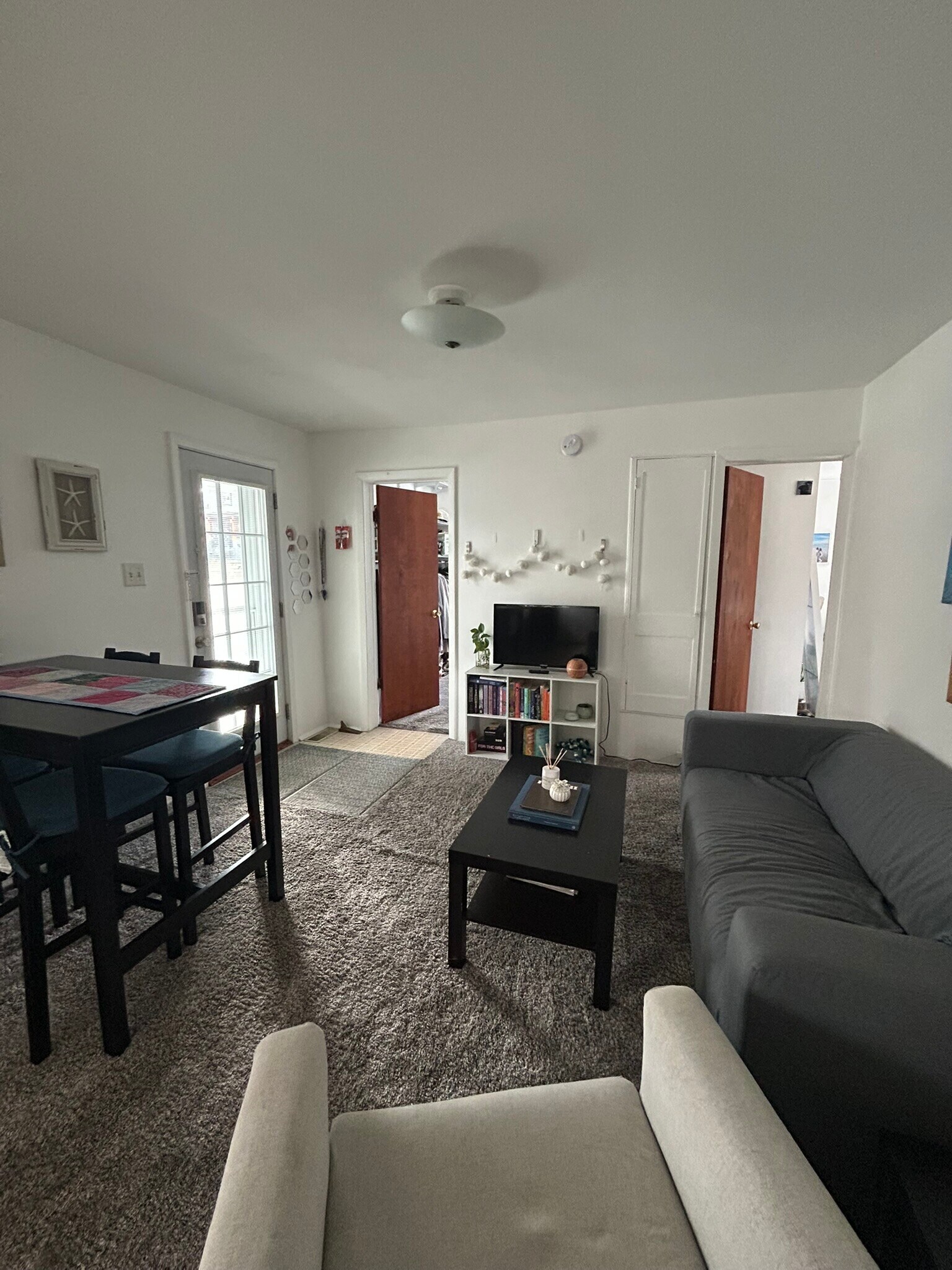 Living Room - 422 W William St