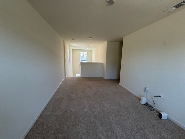 Building Photo - Beautiful New Home for rent in Tulare!
