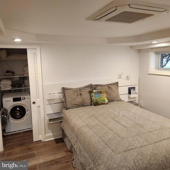 Building Photo - 4303 13th Pl NE