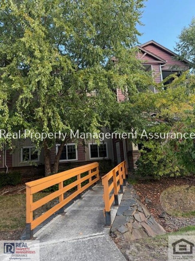 Primary Photo - 10664 NE Holly St