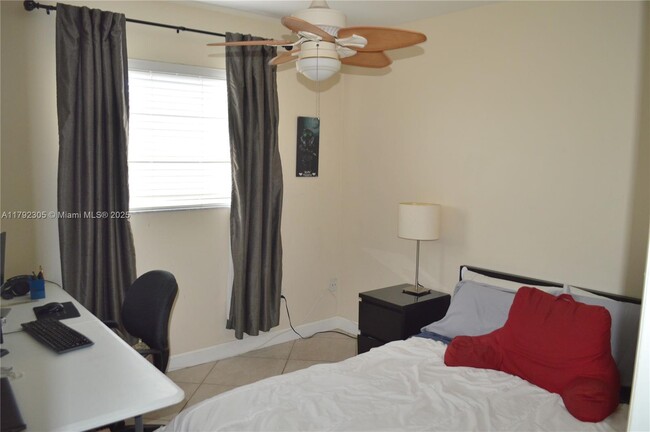 Building Photo - 10933 SW 146th Ct