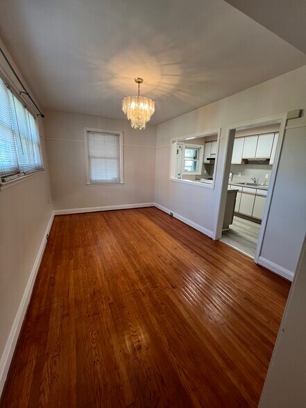 Building Photo - 915 Argonne Dr