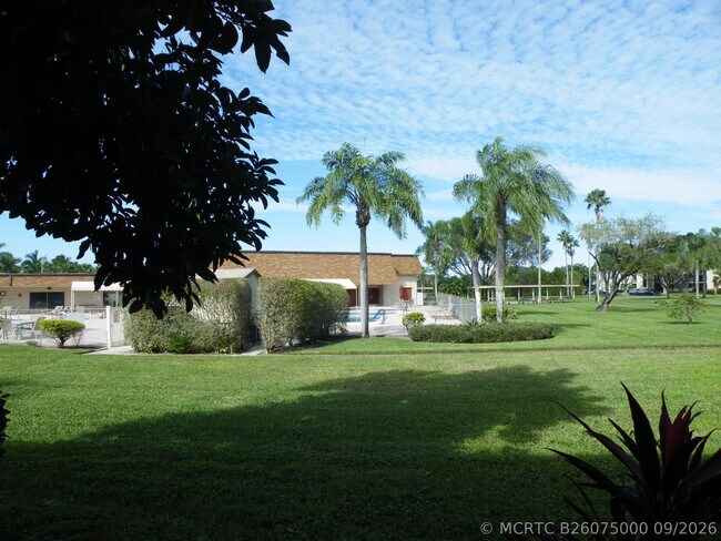 Building Photo - 15 Willowbrook Ln