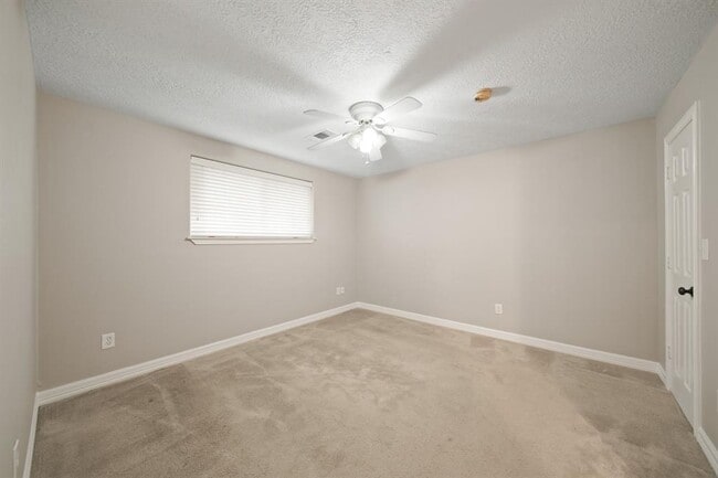 Building Photo - 506 Brendon Park Ln