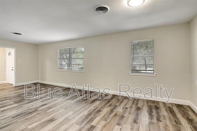 Building Photo - 1712 Dakar Rd W