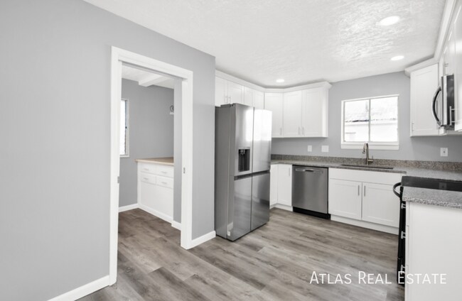 Building Photo - 725 2nd St