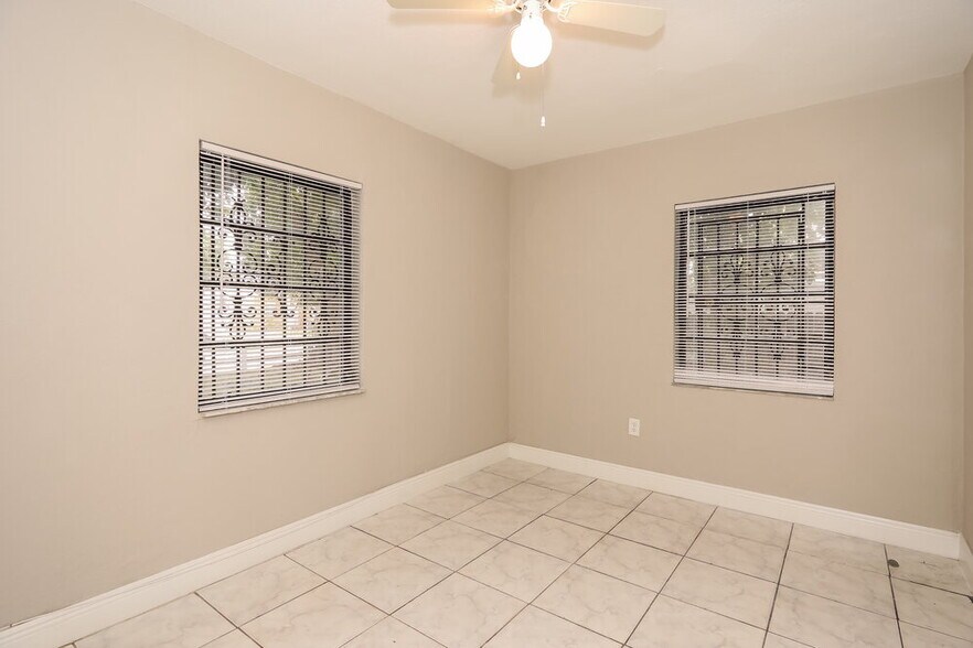 Building Photo - 15420 NW 27th Pl