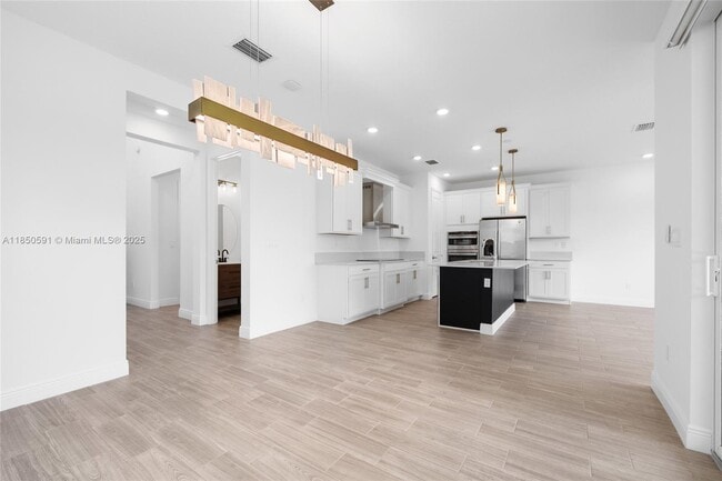 Building Photo - 4048 Veleiros Ave