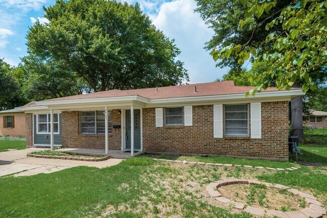 Building Photo - 2405 Adams Ct