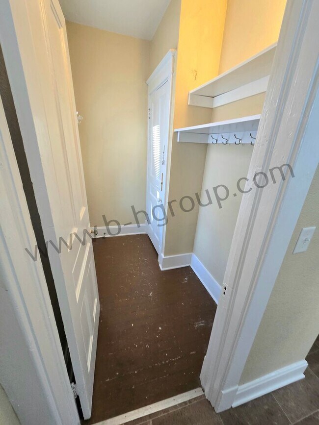 Building Photo - 821 48th St