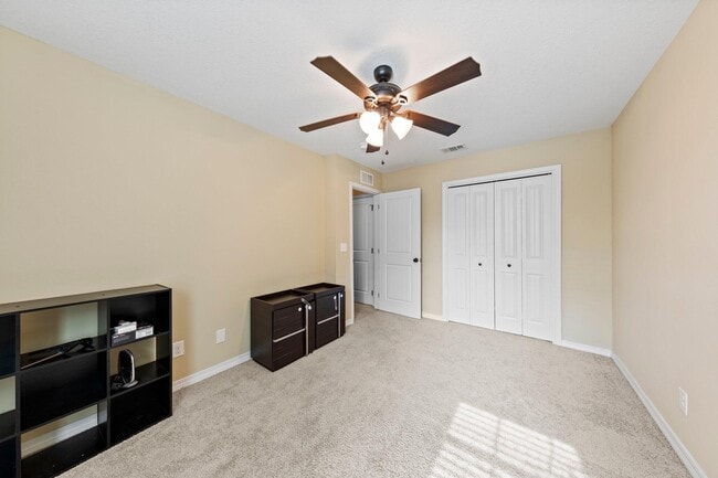 Building Photo - 876 Fairview Dr
