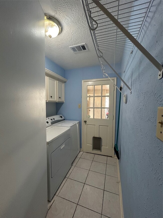 Building Photo - 17718 Surreywest Ln