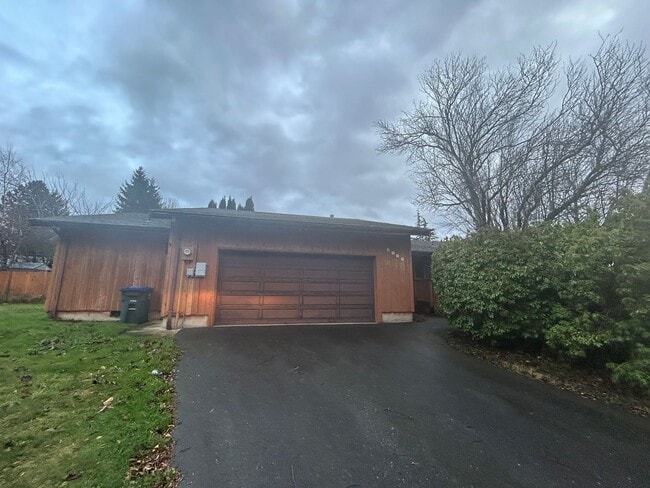 Building Photo - 5888 Shannon Ave