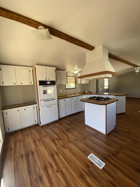 Building Photo - 4005 Hilltop Dr