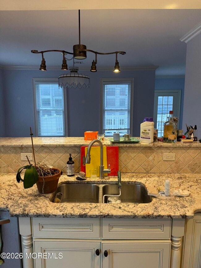 Building Photo - 206 3rd Ave