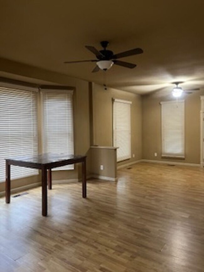 Building Photo - Spacious 5 Bed Home-Freshly Painted, New Roof, Stainless Steel Appliances, located on a Corner Lo...