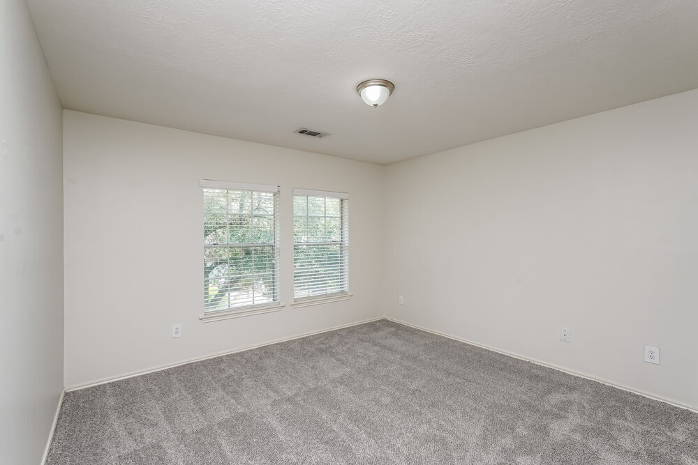 Building Photo - 17902 Scenic Oaks Dr