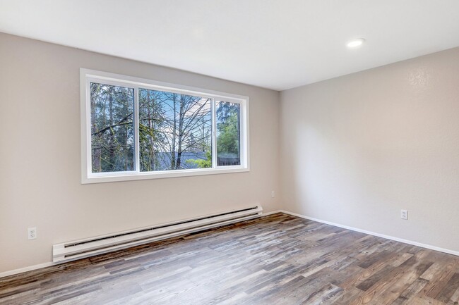 Building Photo - Spacious Townhome Duplex with Large fenced...