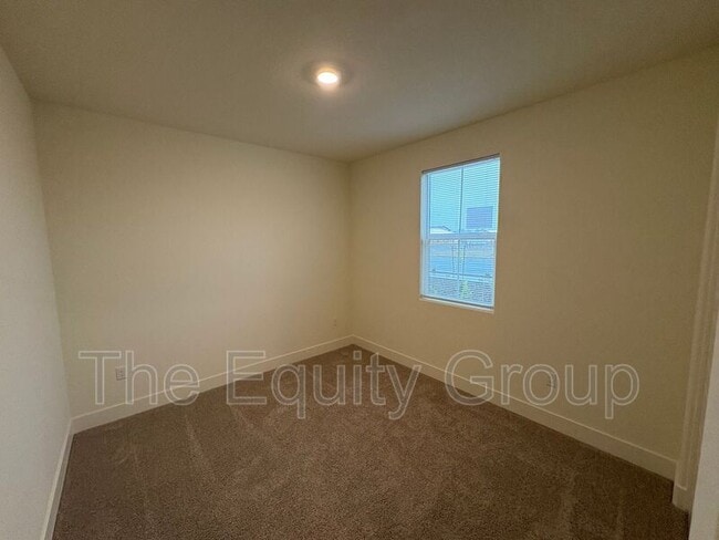 Building Photo - 2231 N Julieann St