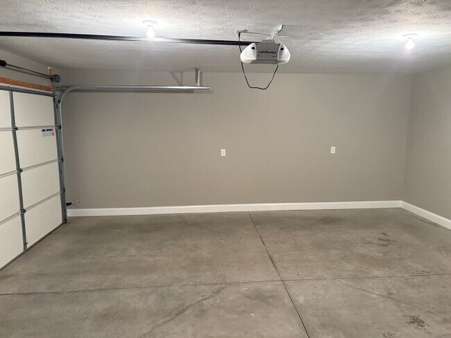 Building Photo - 7013 Golgotha Dr