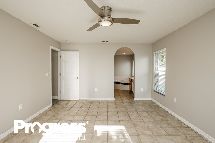 Building Photo - 2877 Middleton Cir