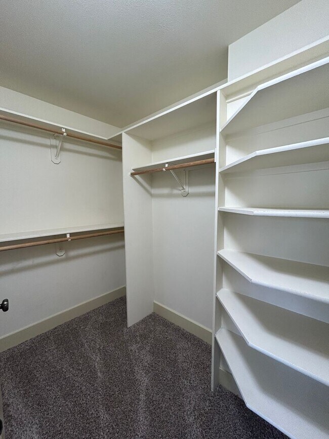 Building Photo - Boise Townhome Near BSU| EARLIER MOVE IN DATE UPON REQUEST