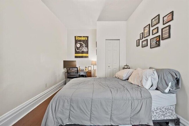 Building Photo - Beautiful 3 Bed/1 Bath in Pittsburgh's Lawrenceville Neighborhood - Prime Location!! - Available ...