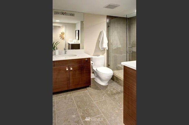 Building Photo - 2Bd/2Ba Seattle Condo