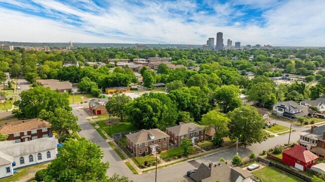 Building Photo - 1724 W 19th St