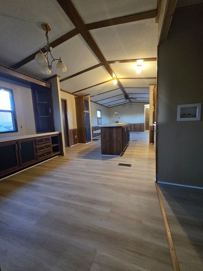 Building Photo - 3 bedroom, 2 bath Mobile Home in Yorktowne