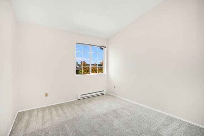 Building Photo - 616 122nd Ave NE