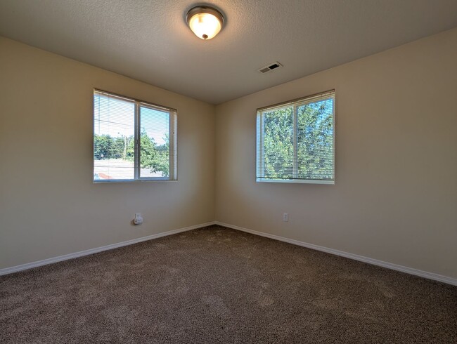Building Photo - Fantastic 3 Bedroom, 2.5 Bath In Thurston ...