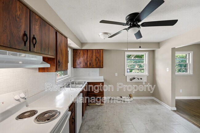 Building Photo - 141 Zandale Dr