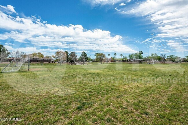Building Photo - 41582 N Willow Ct