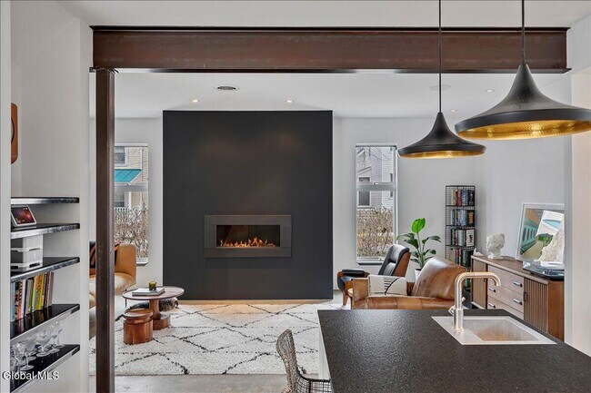 Building Photo - 18 Granite St