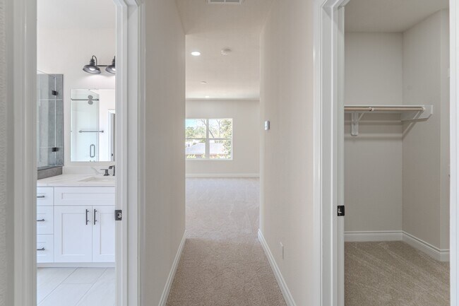 Building Photo - 6814 Champion Ln
