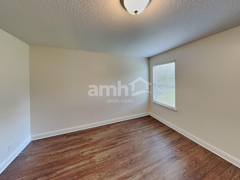 Building Photo - 901 Sunny Stroll Dr