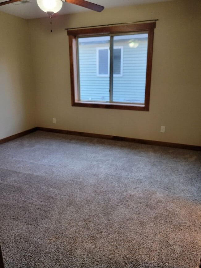 Building Photo - One Level Townhouse